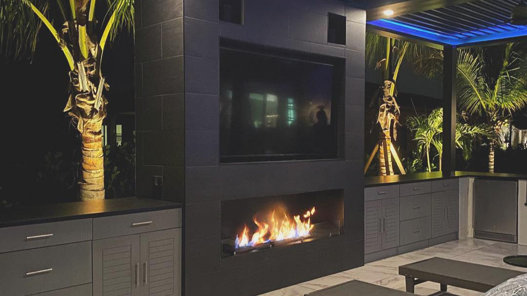 Four Reasons To Add An Ethanol Fireplace To Your Backyard This Spring