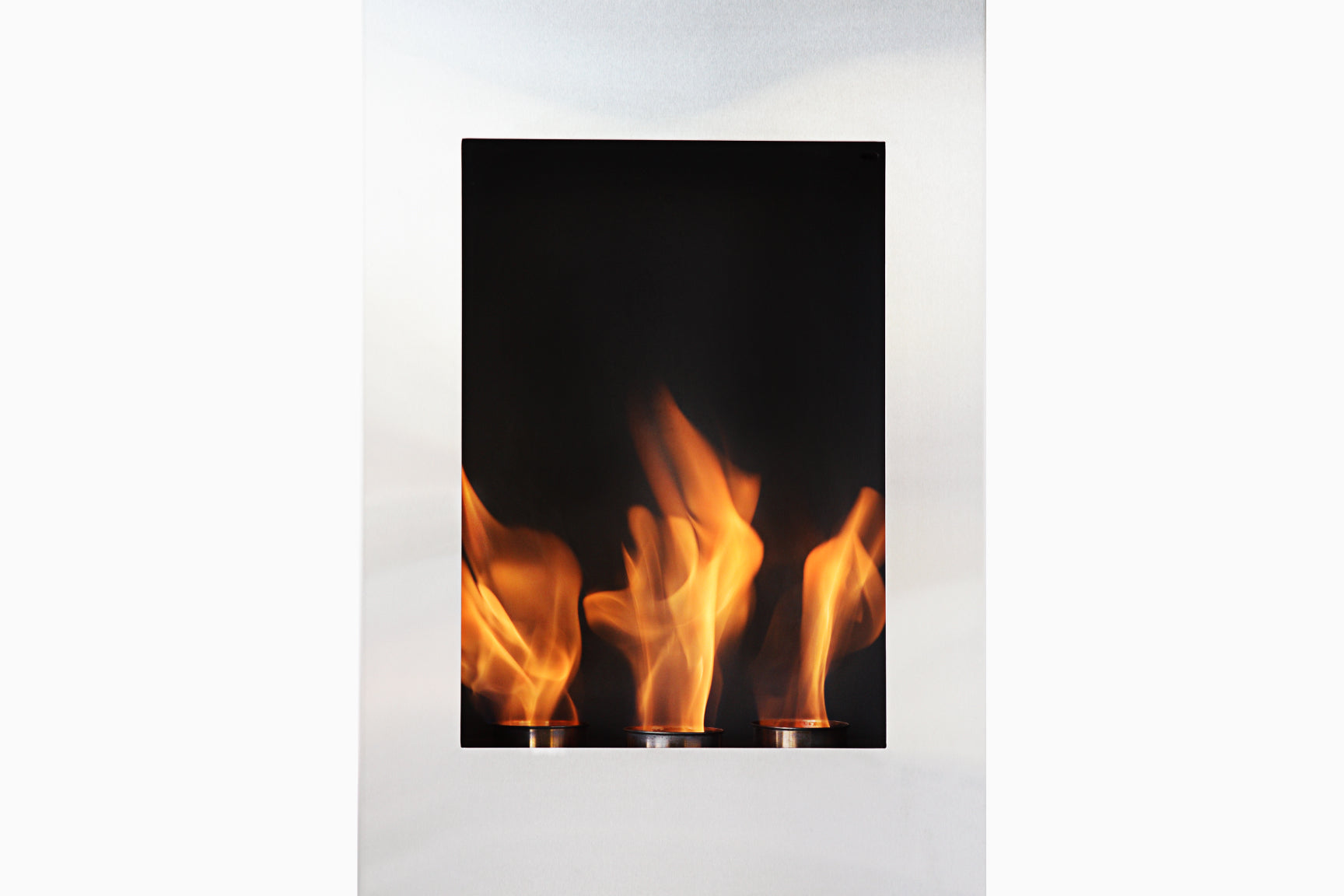 Wall mounted Xelo fireplace